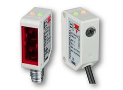 DC rectangular retro-reflective photolectric sensors (10 x 30 x 20 mm) with sensing range 6 m